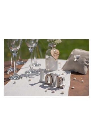 Letters LOVE Stand Natural ()