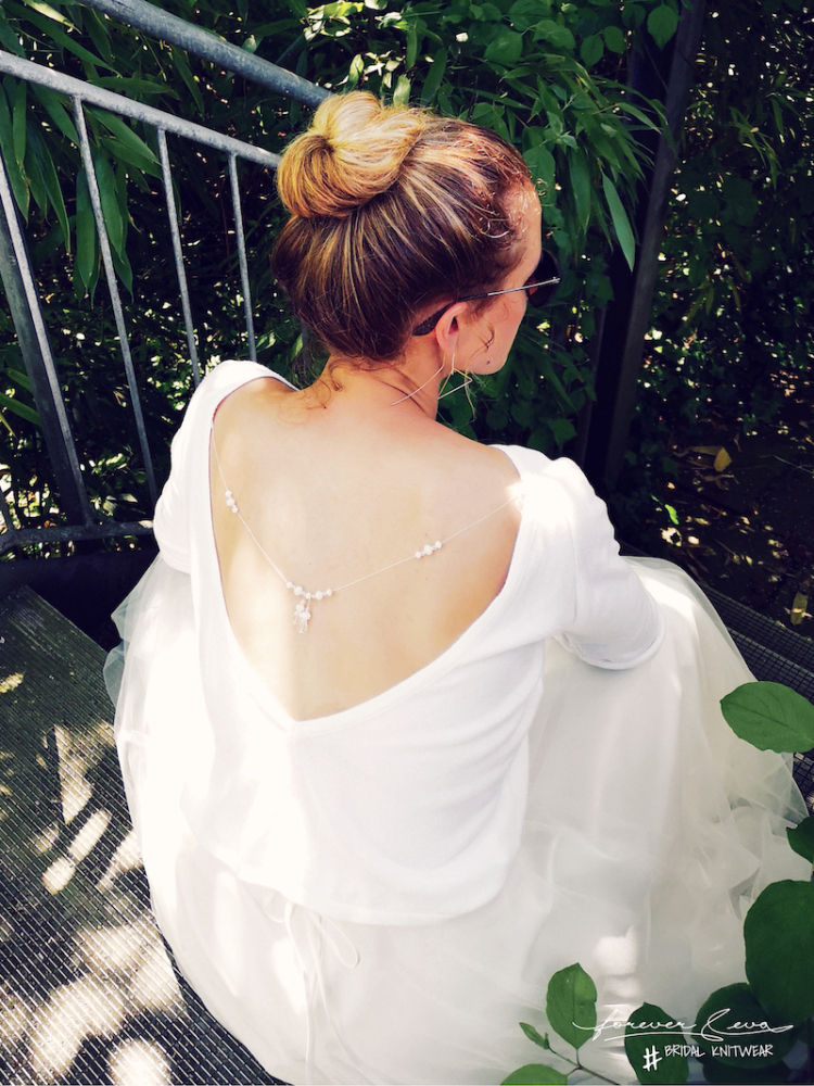 Brautpullover mit Rückenausschnitt P5303 Forever & Eva main product photo